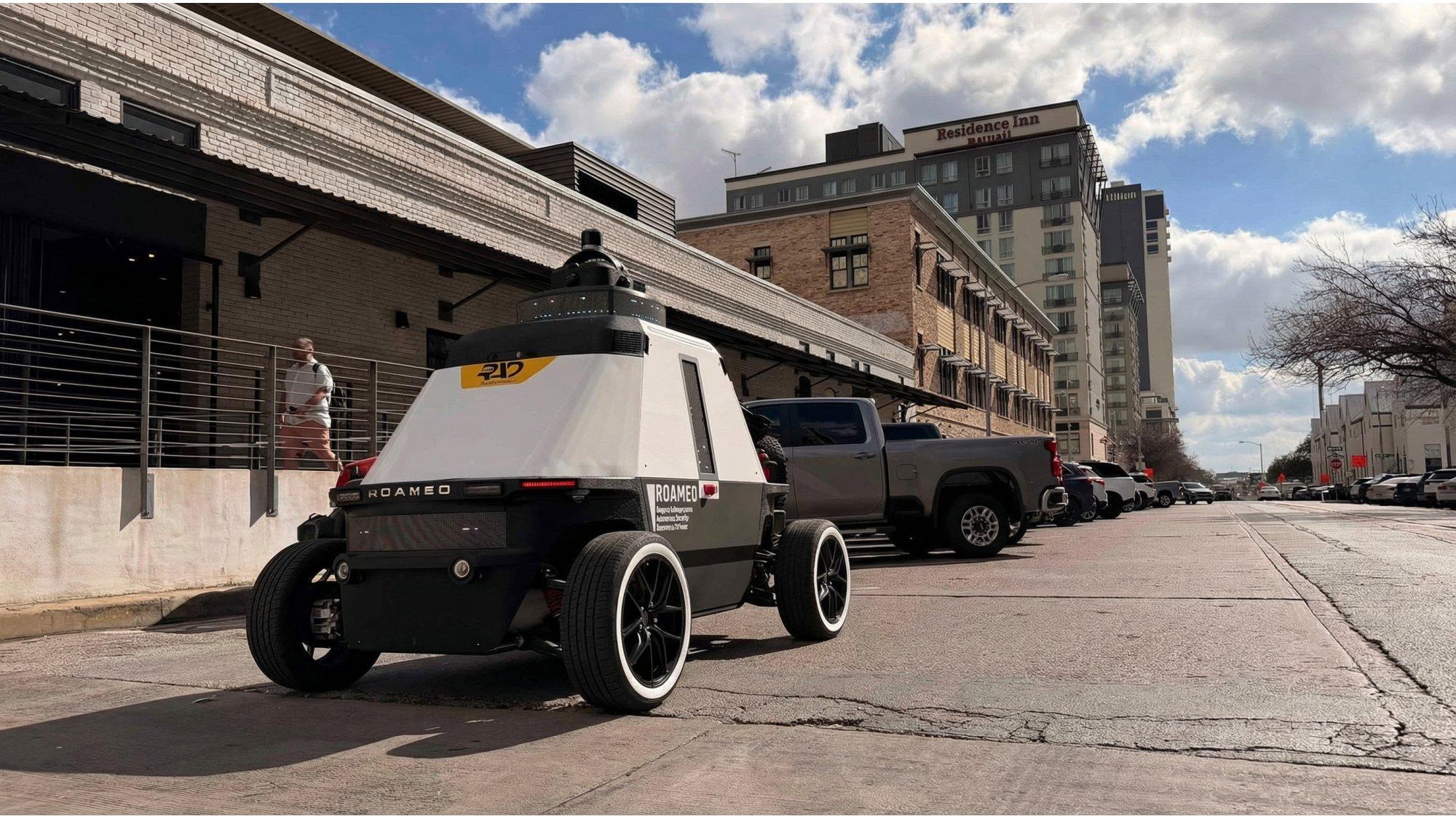 ROAMEO – Autonomous patrol with a visible presence outdoors.