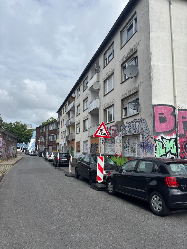 Fassade und öffentlicher Raum im Baustellenkontext