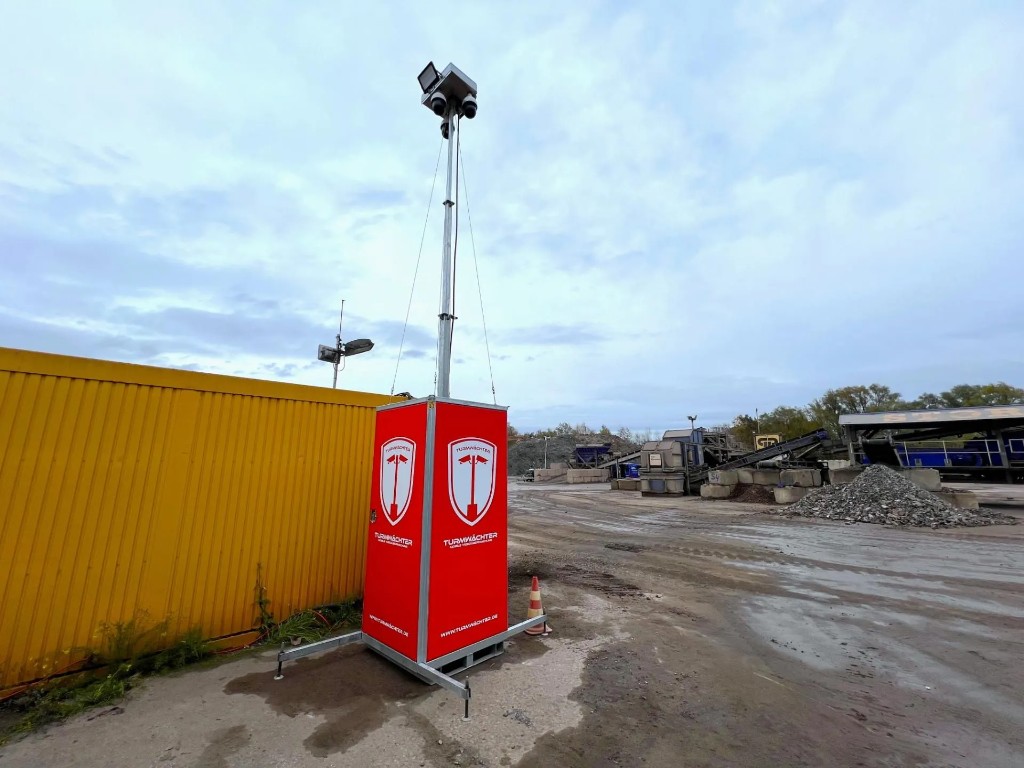 Mobiler Kameraturm mit Teleskopmast